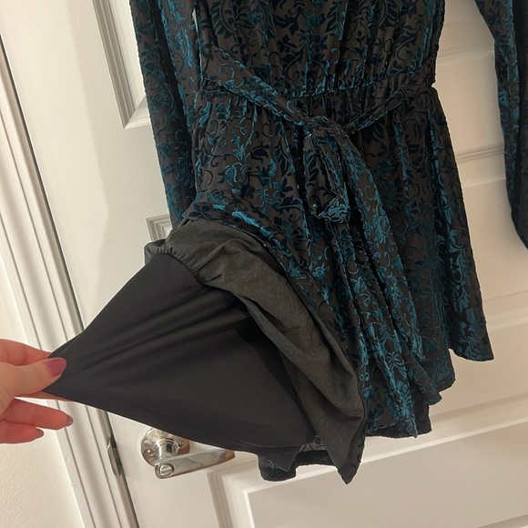 Allison & Kelly Green Velvet Romper XS - Picture 3 of 3